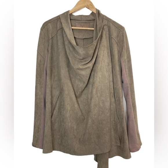 [BLANKNYC] Beige drape front soft suede cardigan with pockets - Picture 3 of 6
